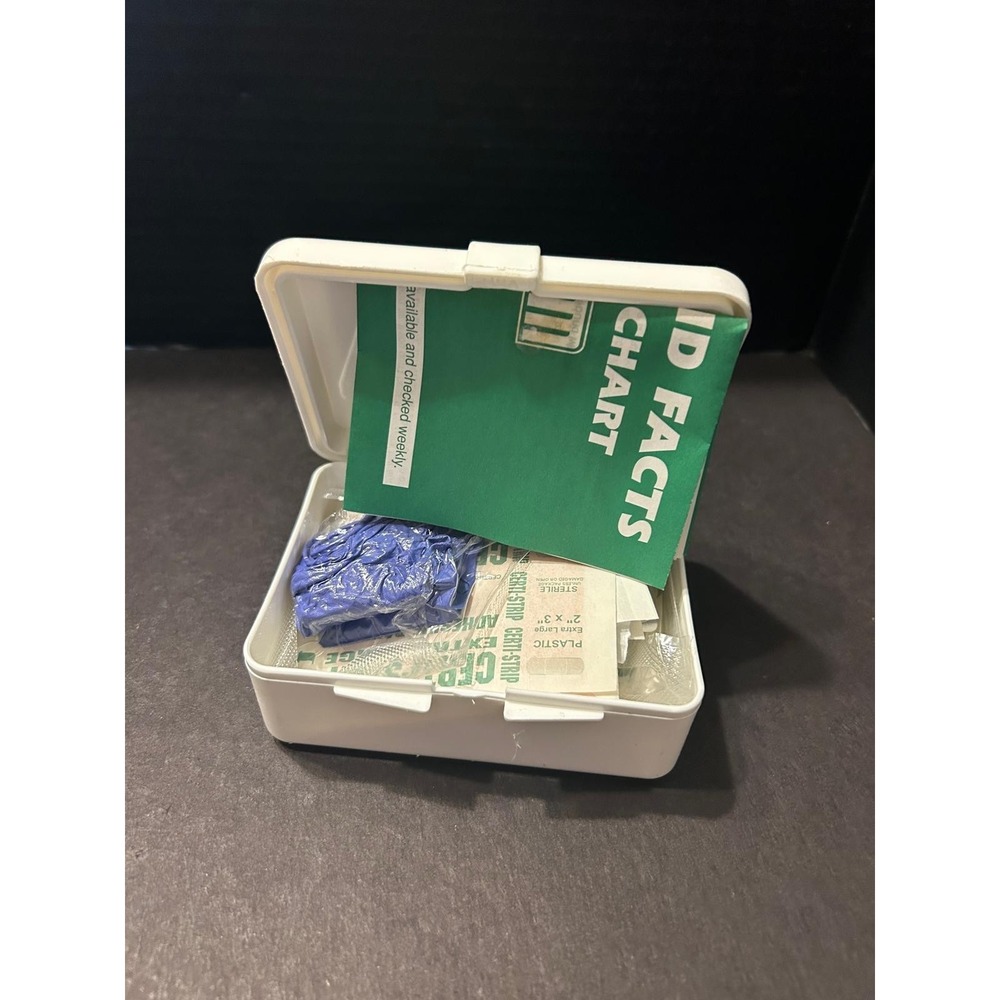Vintage CSM (Certified Safety Mfg) Small Plastic First Aid Kit W/ Original...